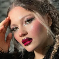 Avelinehowo_uwu webcam