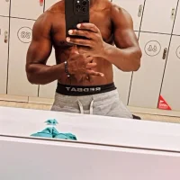 kingG3e Φωτ, Προφίλ