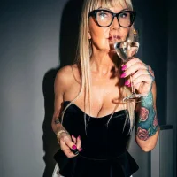 SexyMilfMichelle60 avatar - live cam performer on MySuperHot