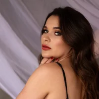 Yours__Laura's Profile Pic
