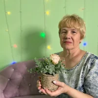 Gambar Profil Lacey_Lavender