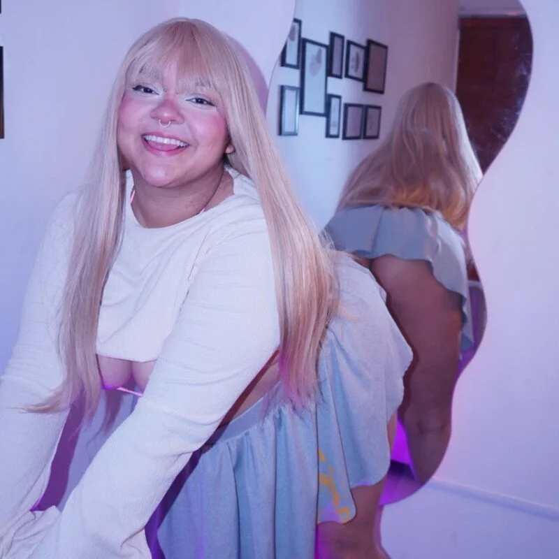 Mia_Bloom01