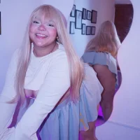 Mia_Bloom01