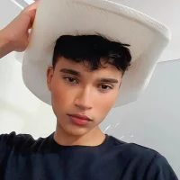 Slika avatara modela Julikid1