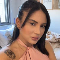 Larisant95's Profile Pic