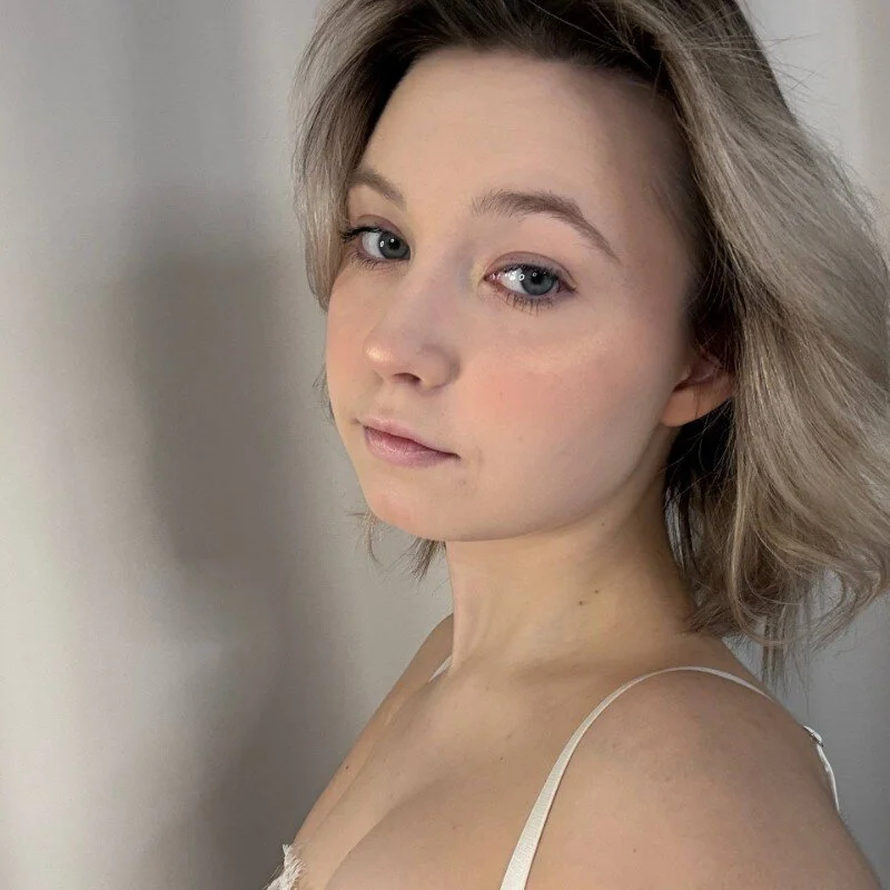 HevenlyRose live cam profile