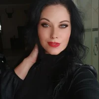 32busty's Profile Pic