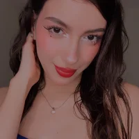 Emily-hottson's Avatar Pic