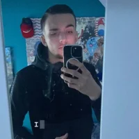 tom6890-'s Profile Pic