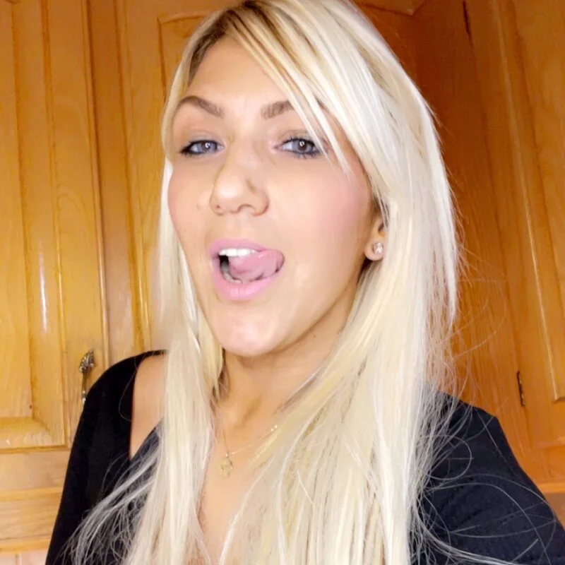 LittleMissEeve's nudes and profile