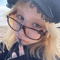 whatdidyoudoo, Stripchat webcam model