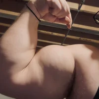 hugemanbreasts avatarbilde