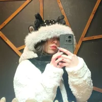 MaxineBiglow's Profile Pic