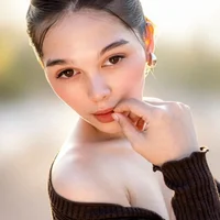 sluttyLouila webcam