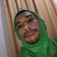 agelluz's Profile Pic