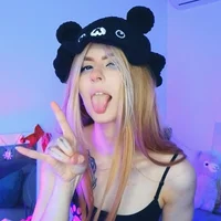Emi_Moo's Profile Pic