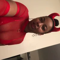 modernwench1's Profile Pic