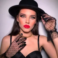 PhoebeLili's Profile Pic