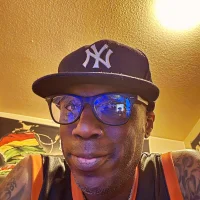 Slika avatara modela chuckaluck92103