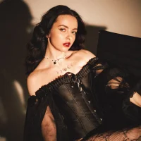 RacquelBron's Avatar Pic