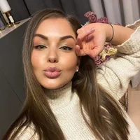 DarinaR99 Φωτ, Προφίλ