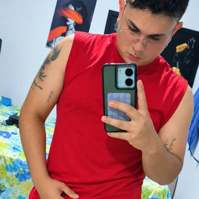 hotlatinboy26 profile photo