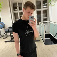 tomhugexxx's Profile Pic