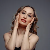 Emely_Moon Adlı Modelin Avatarı