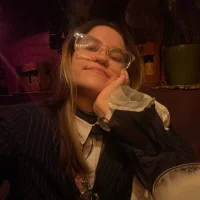 GreenAdele Φωτ, Προφίλ