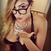 LauraDivinee's Profile Pic