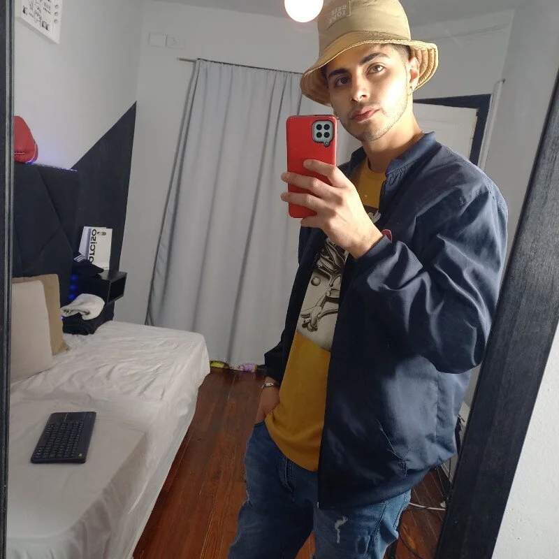Aronfox23 profile photo