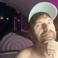 Everettwood Φωτ, Προφίλ