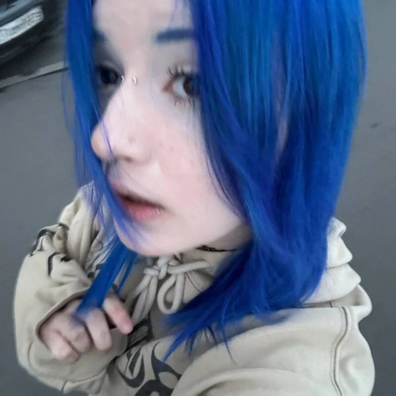 emilia_off0 profile photo