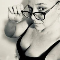 nippleplaymakesmewet's Profile Pic