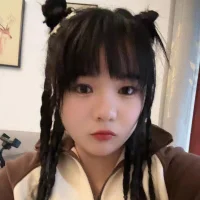 shuang-Ed Φωτ, Προφίλ