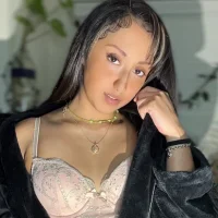 Daisysummersuee's Avatar Pic