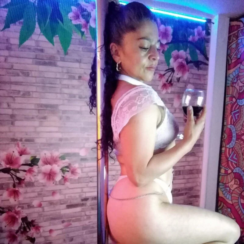 Anitta_muscle live cam profile