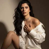 Lucy-holly's Avatar Pic