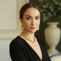 AngeleZeidler model avatar