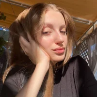 DaisyEmbury Φωτ, Προφίλ