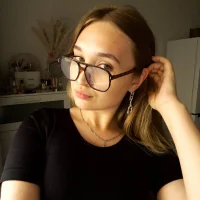 JuliaPonomi's Profile Pic