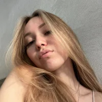 Carolulu_ Φωτ, Προφίλ