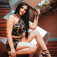 ChloeHolmes Adlı Modelin Avatarı