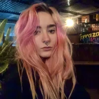 รูปโปรไฟล์ของ violetviolent11