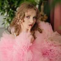 ElfieWhite Adlı Modelin Avatarı