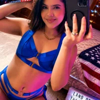 MartinaRoberts7 Gambar Avatar