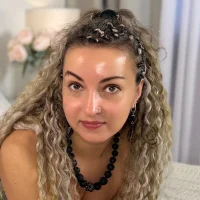 Lar_Queen's Avatar Pic