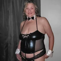 Twinkiemilf@xh's Offline Chat Room