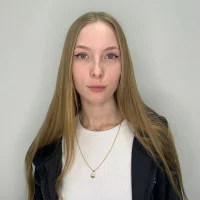 ElviaDarr Φωτ, Προφίλ