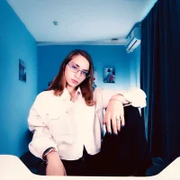 YoungQueenn's Profile Pic